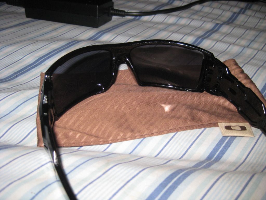 oakleys007.jpg