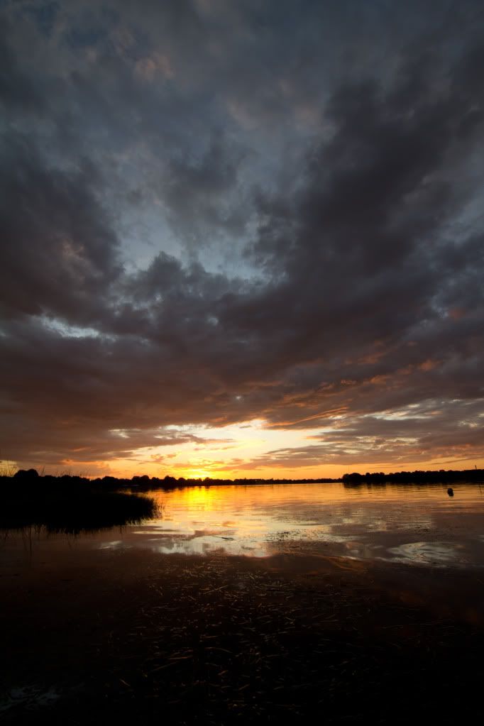 IMAGE: http://i1100.photobucket.com/albums/g410/ten_ounce/lakesunset2.jpg