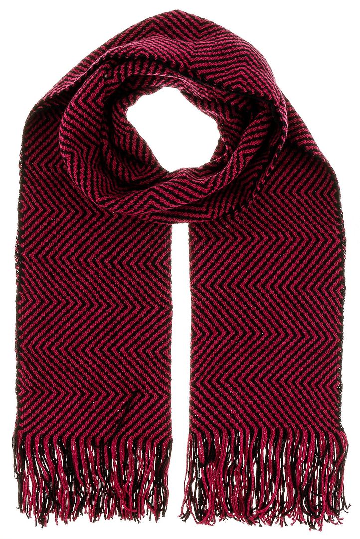Missoni D4903 0001 Fuchsia/Black Wool Blend Crochet Knit Chevron Scarf Missoni D4903 0001 Fuchsia/Black Wool Blend Crochet Knit Chevron Scarf