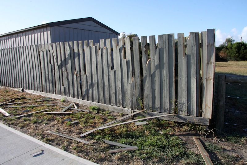 9.%20Damaged%20fence%20looking%20South%2